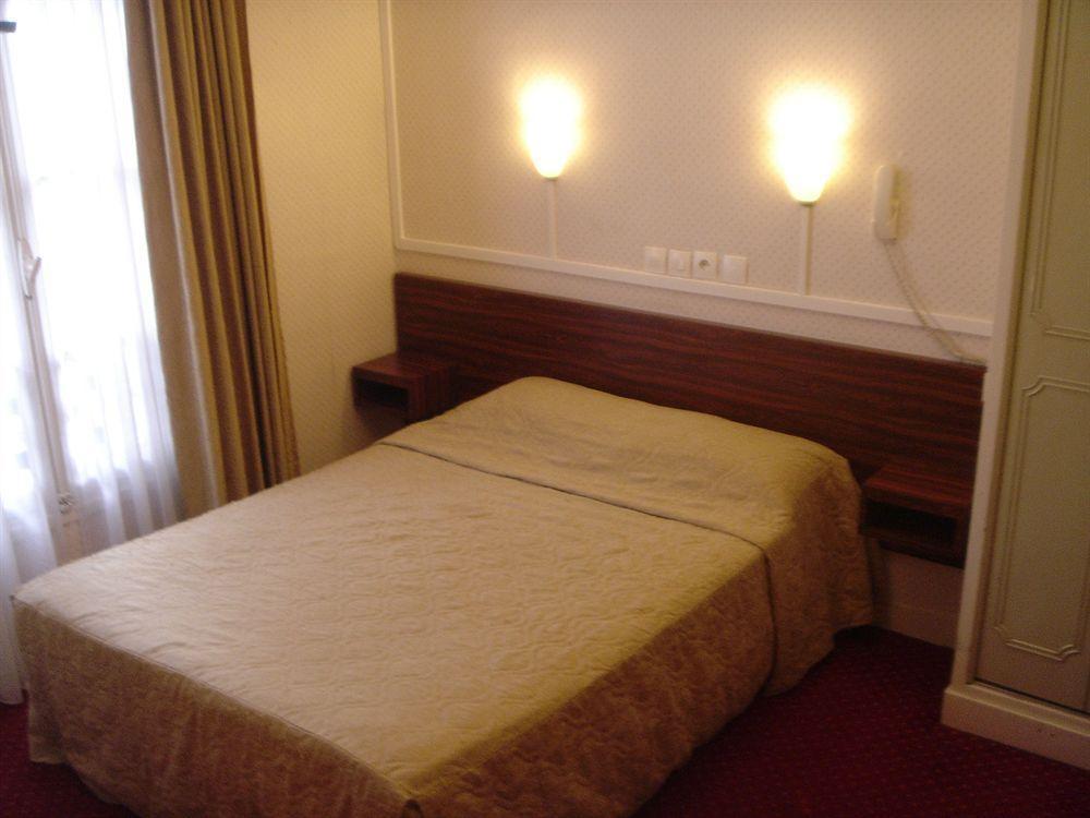 Hotel Des 3 Nations Париж Екстериор снимка