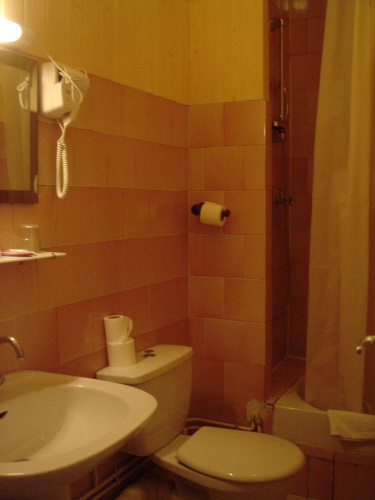 Hotel Des 3 Nations Париж Екстериор снимка