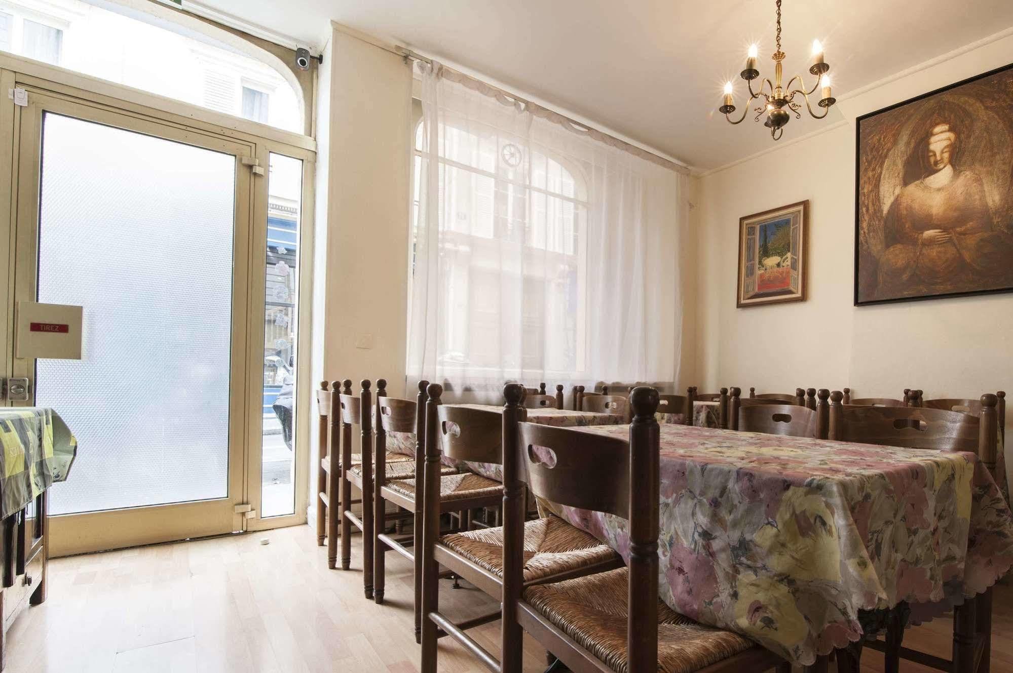 Hotel Des 3 Nations Париж Екстериор снимка