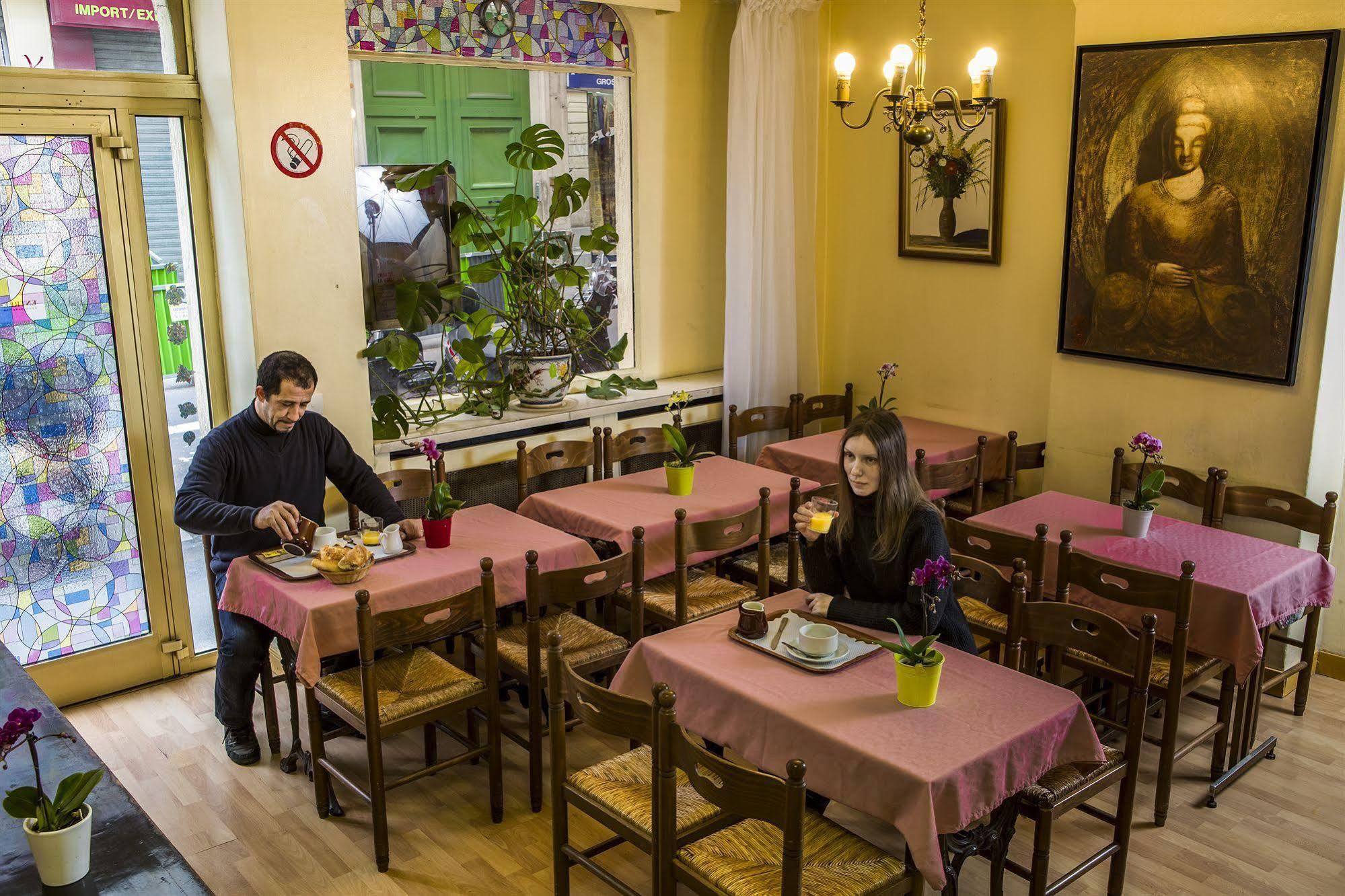 Hotel Des 3 Nations Париж Екстериор снимка