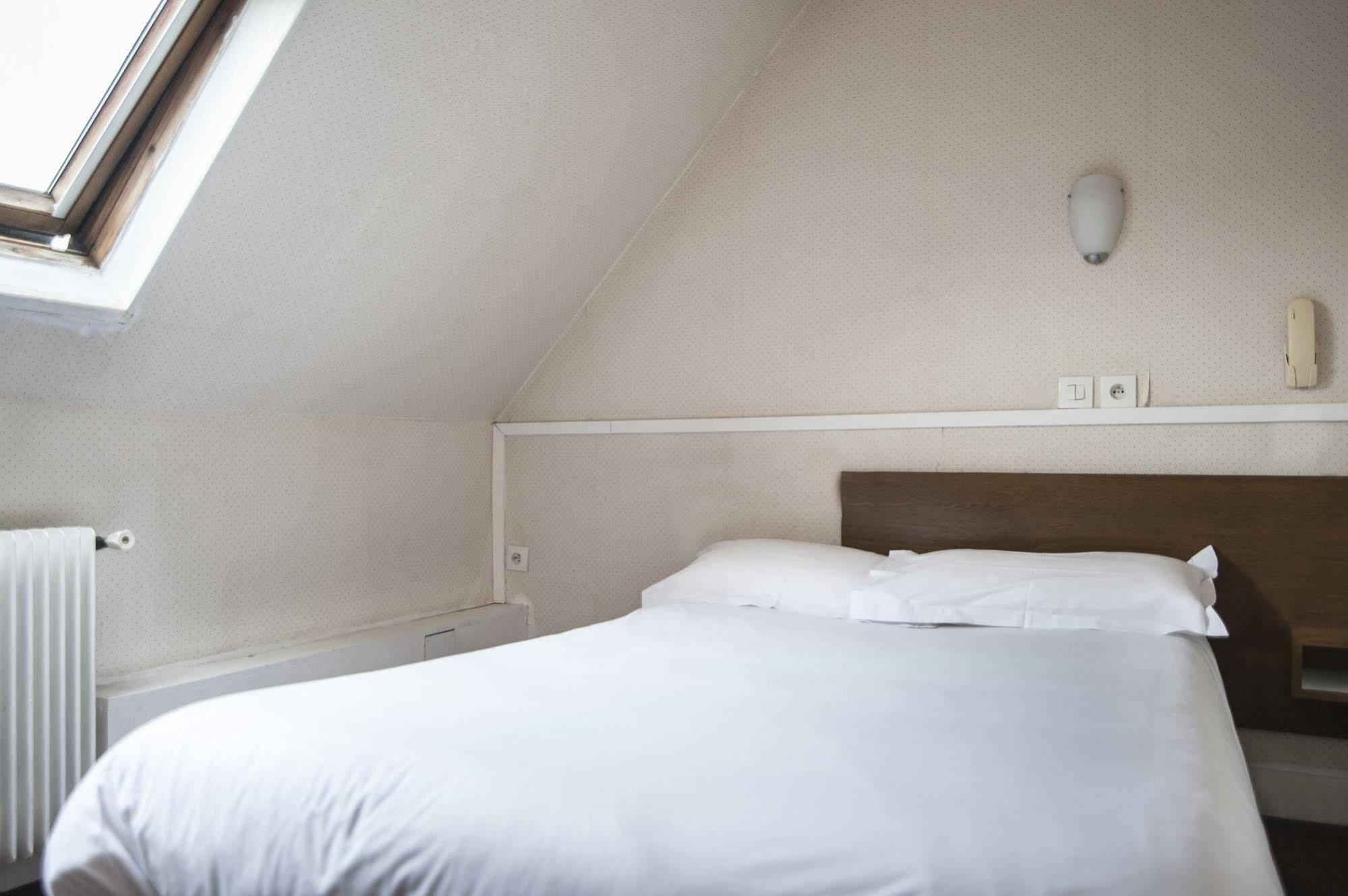 Hotel Des 3 Nations Париж Екстериор снимка