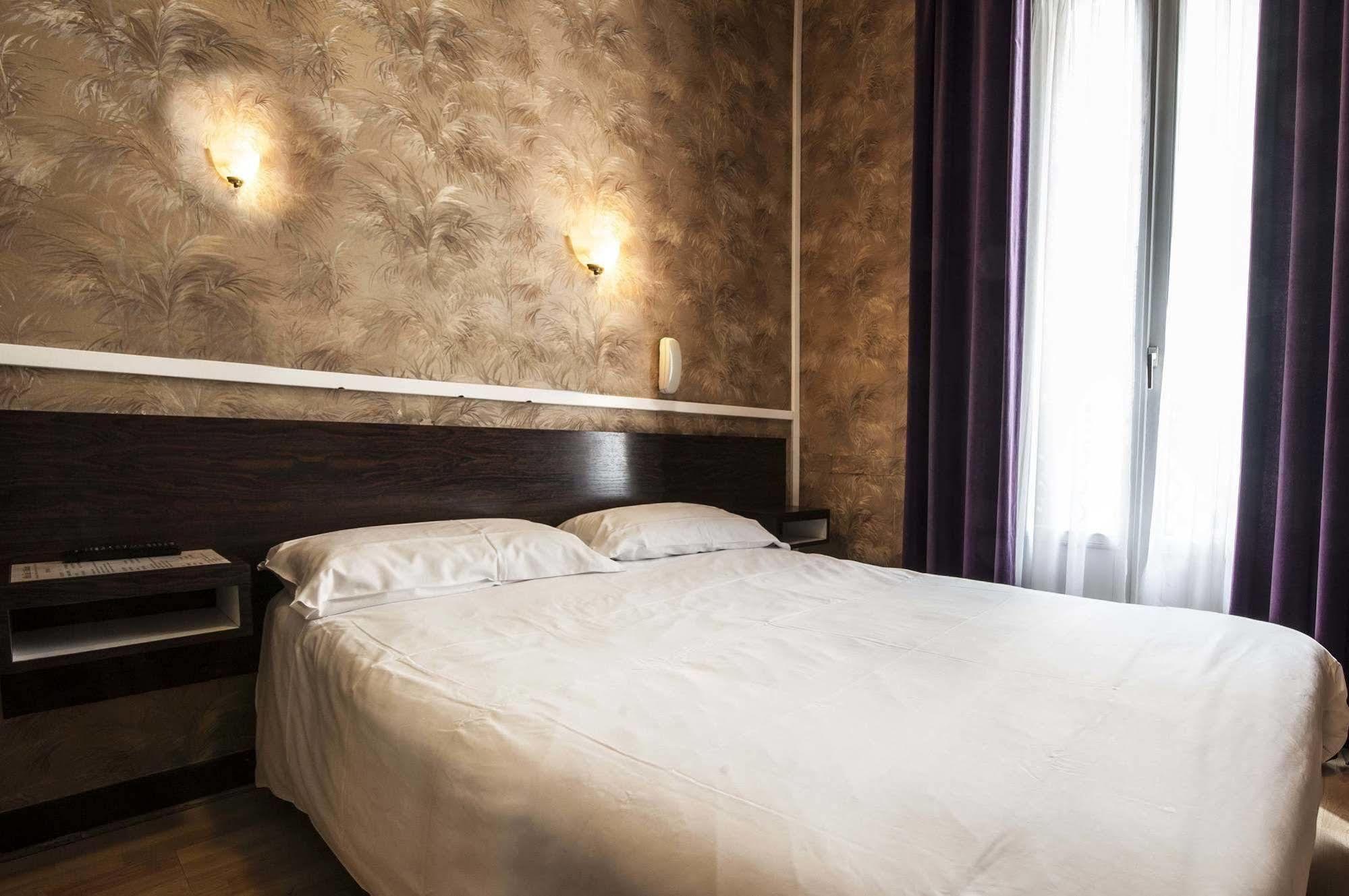 Hotel Des 3 Nations Париж Екстериор снимка
