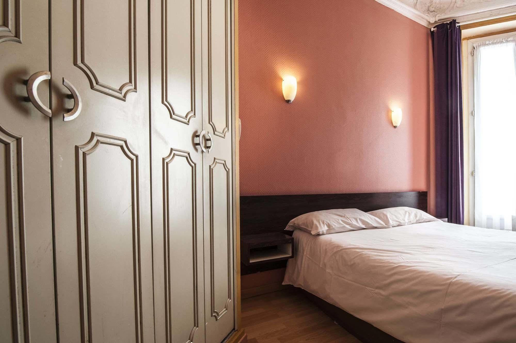 Hotel Des 3 Nations Париж Екстериор снимка