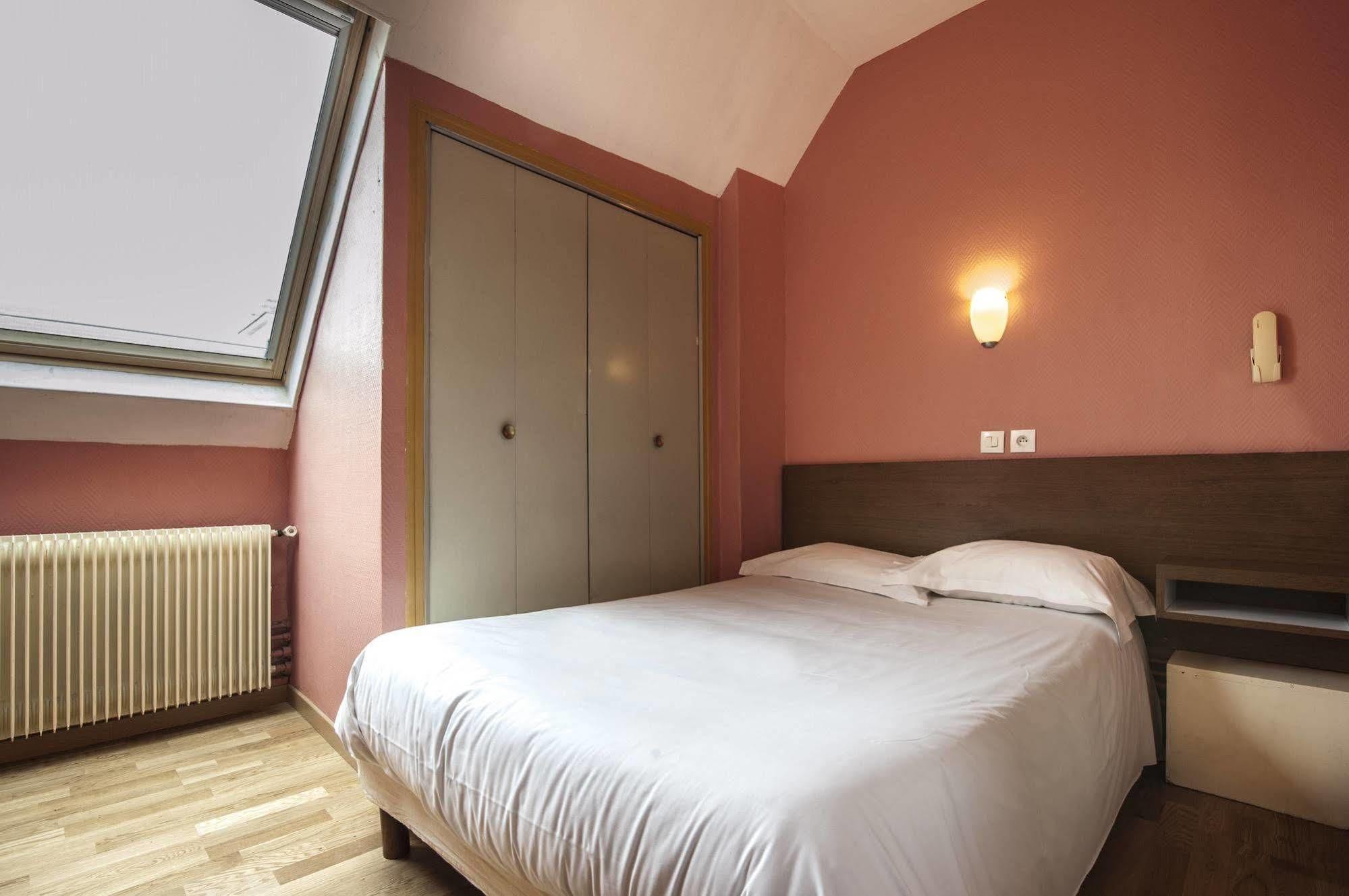 Hotel Des 3 Nations Париж Екстериор снимка