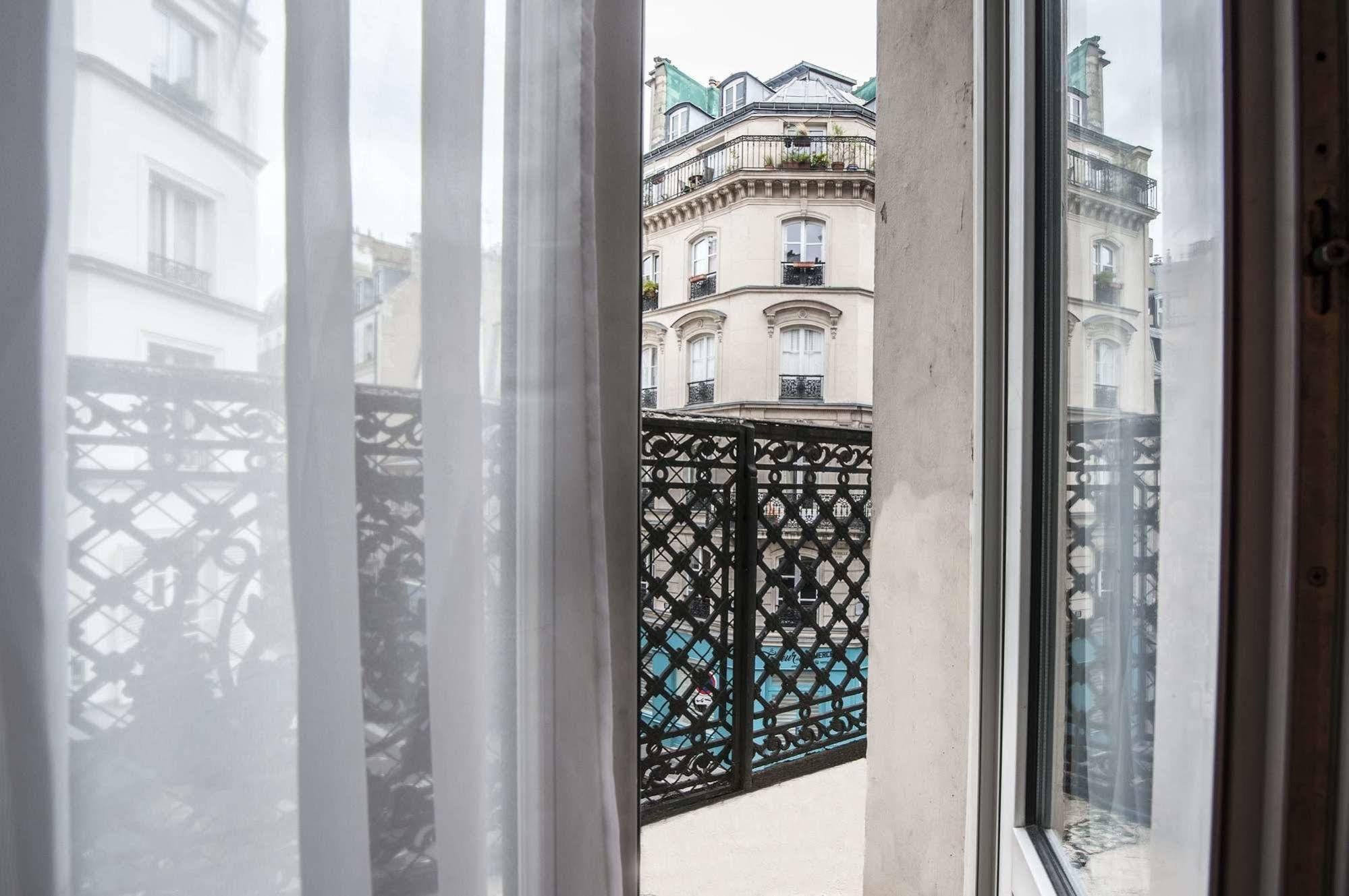 Hotel Des 3 Nations Париж Екстериор снимка