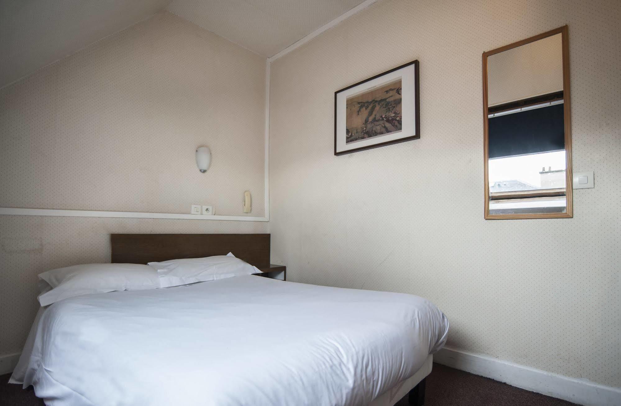 Hotel Des 3 Nations Париж Екстериор снимка